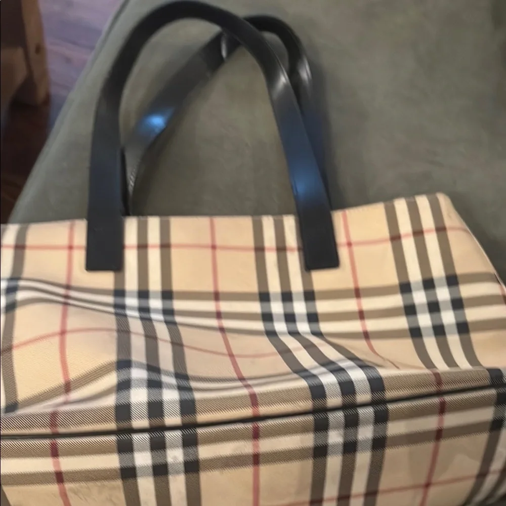 Burberry Cream and Black Tote with Iconic Plaid Design - Picture 2 of 4